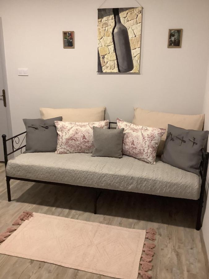 Ezuest Boroka Apartman Eger Ngoại thất bức ảnh