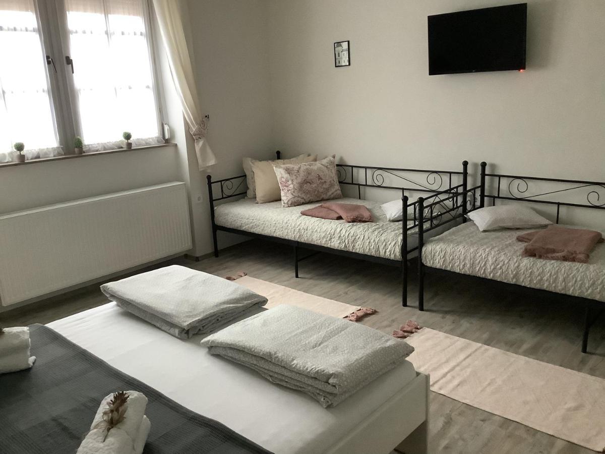 Ezuest Boroka Apartman Eger Ngoại thất bức ảnh