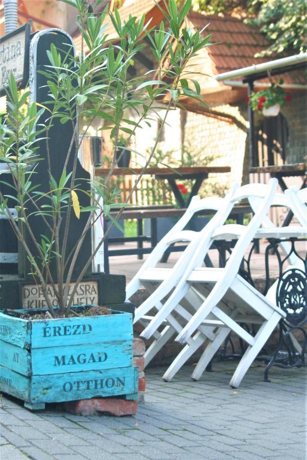 Ezuest Boroka Apartman Eger Ngoại thất bức ảnh