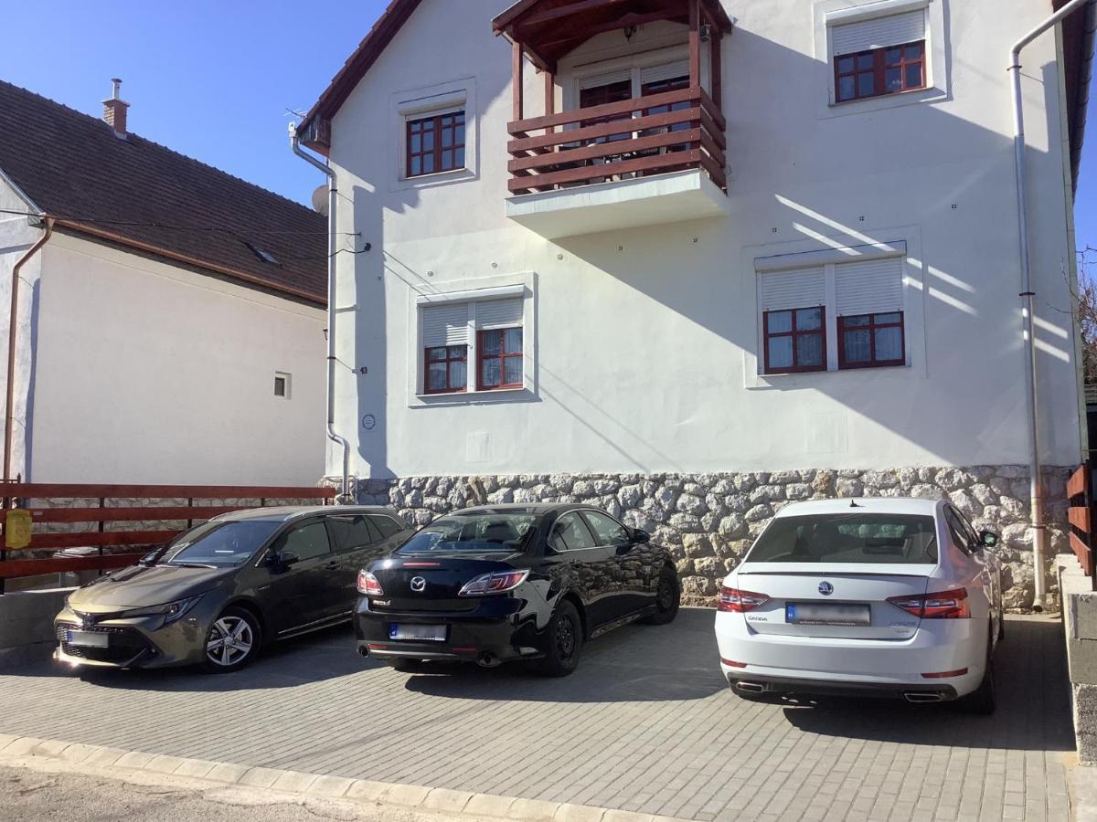 Ezuest Boroka Apartman Eger Ngoại thất bức ảnh