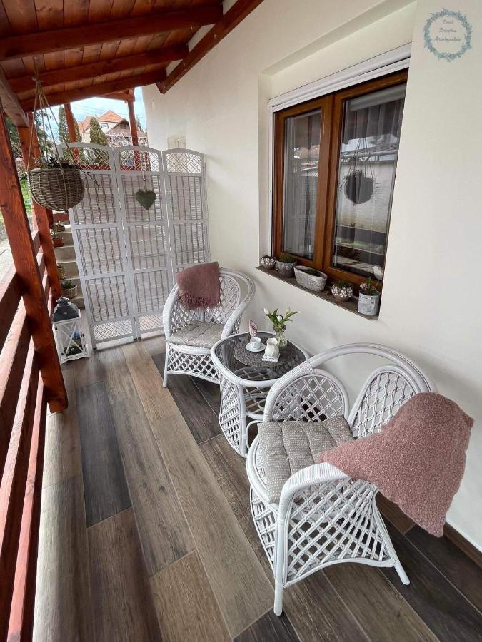 Ezuest Boroka Apartman Eger Ngoại thất bức ảnh