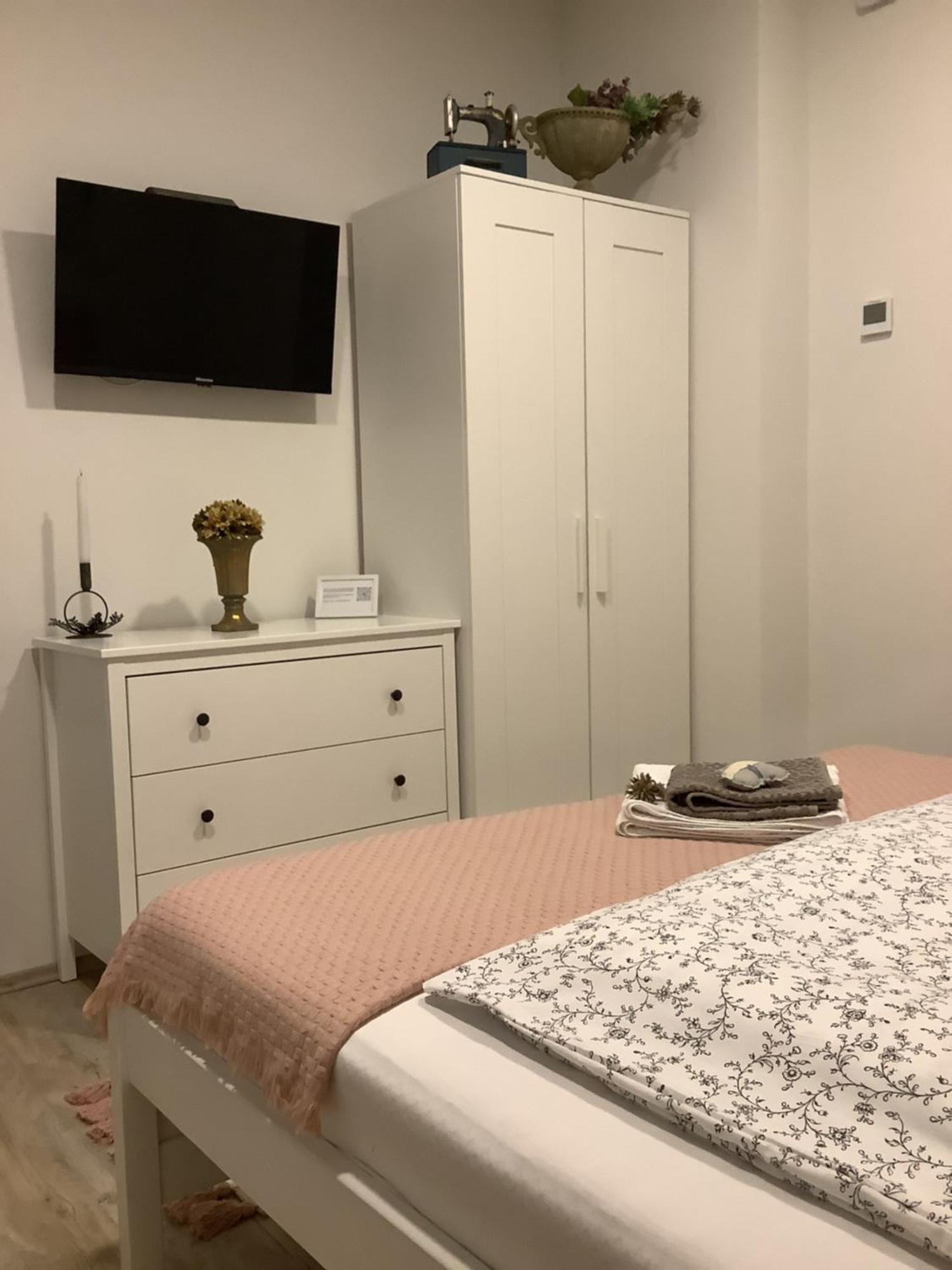 Ezuest Boroka Apartman Eger Ngoại thất bức ảnh